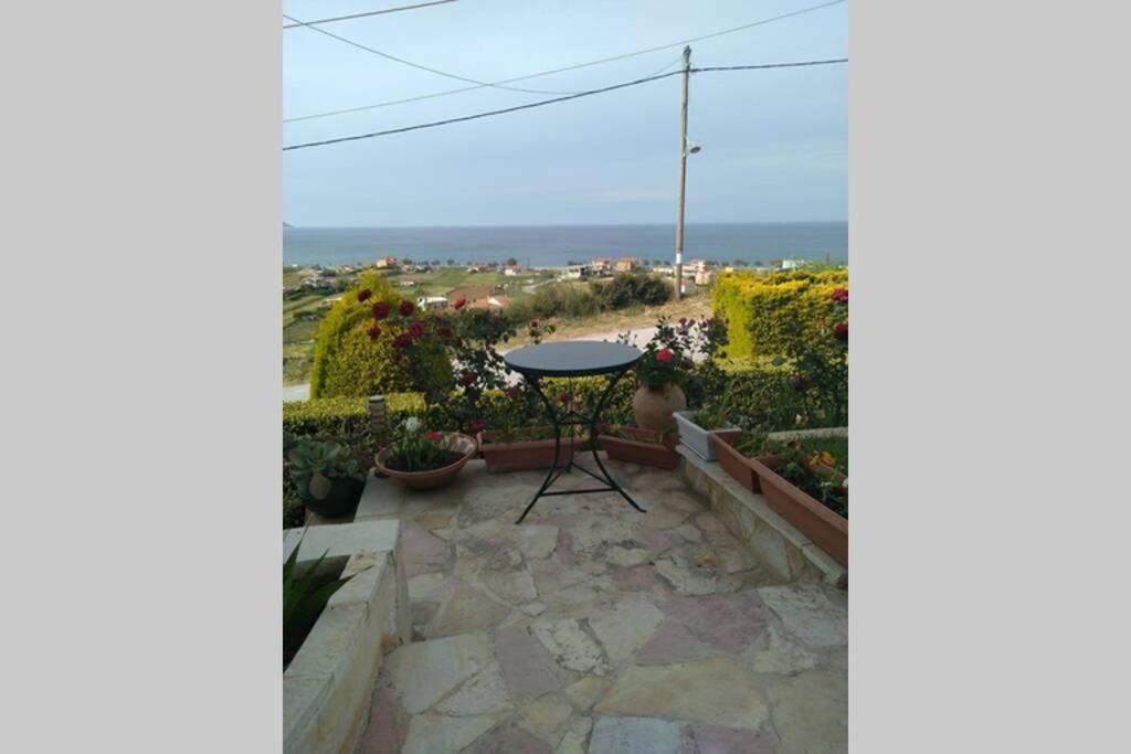 Villa Roses-Mourteri Exterior photo